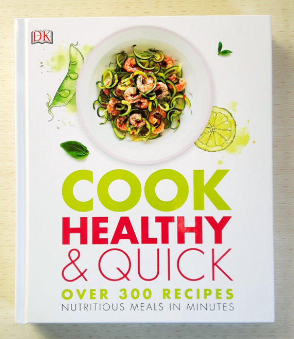 Desain cover buku dengan ilustrasi makanan